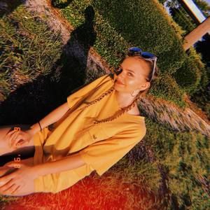 Meet your Posher, Jewel